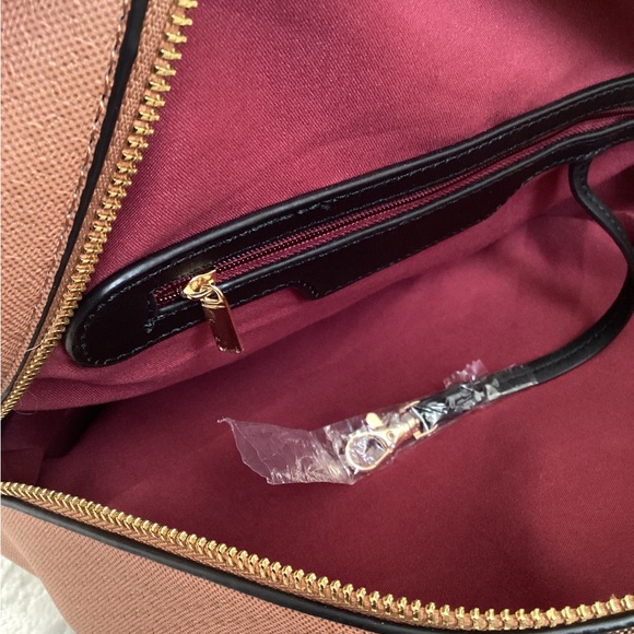 Classic Fashion backpack purse w/ matching wallet - Picture 3 of 13